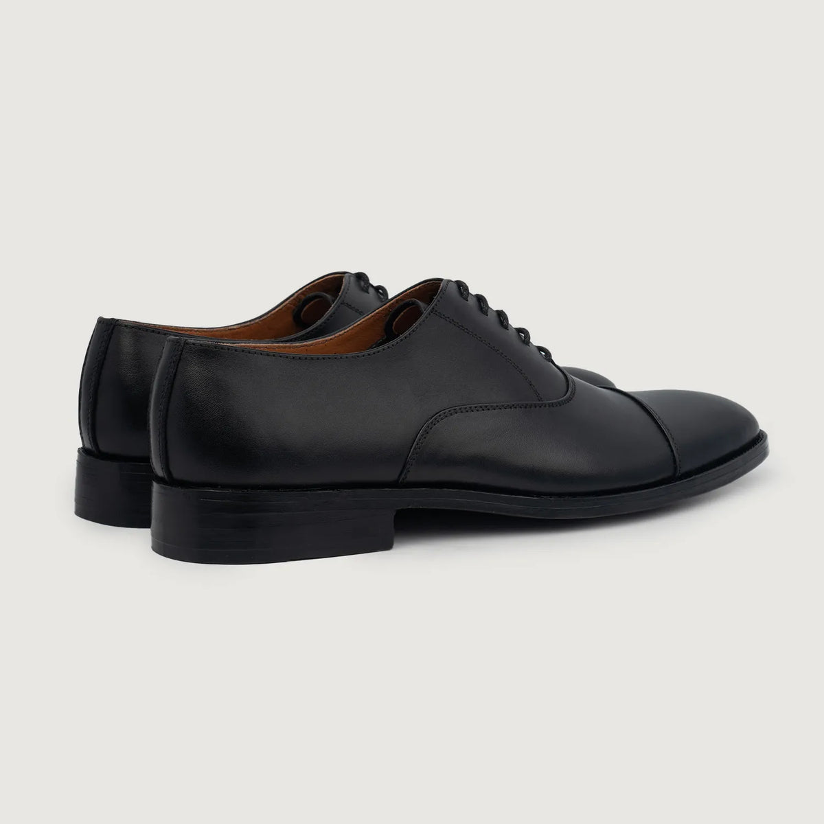 High-Traction Rubber Outsole & Lug Tread Pattern on Professor Oxford Black Leather Shoes For Men