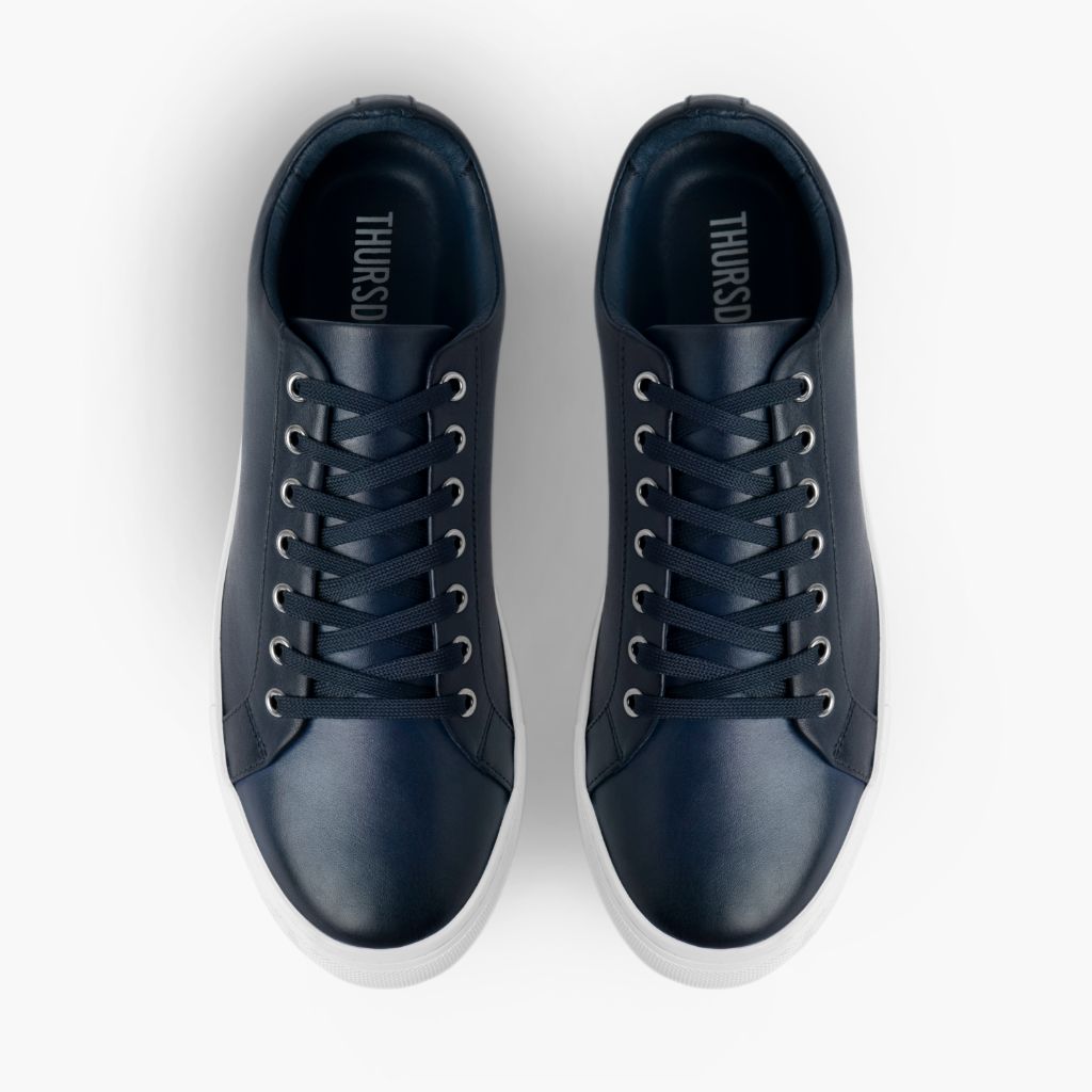 Authentic Full-Grain Leather Grain Depth & Pull-Up Patina Texture Detail