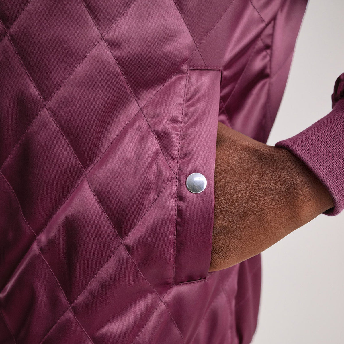 
Interior View Showing Polyester Lining & Dual Inside Utility Storage Pockets
