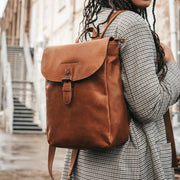 
Everyday Carry Perspective Showing Ergonomic Grab Handle & Strap Comfort