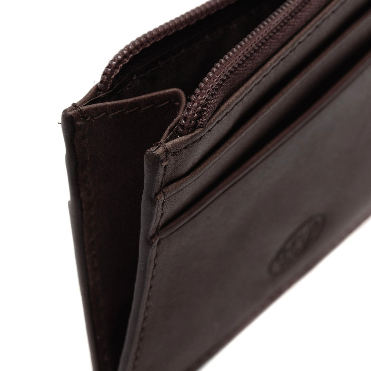 
Everyday Carry Perspective Showing Ergonomic Grab Handle & Strap Comfort