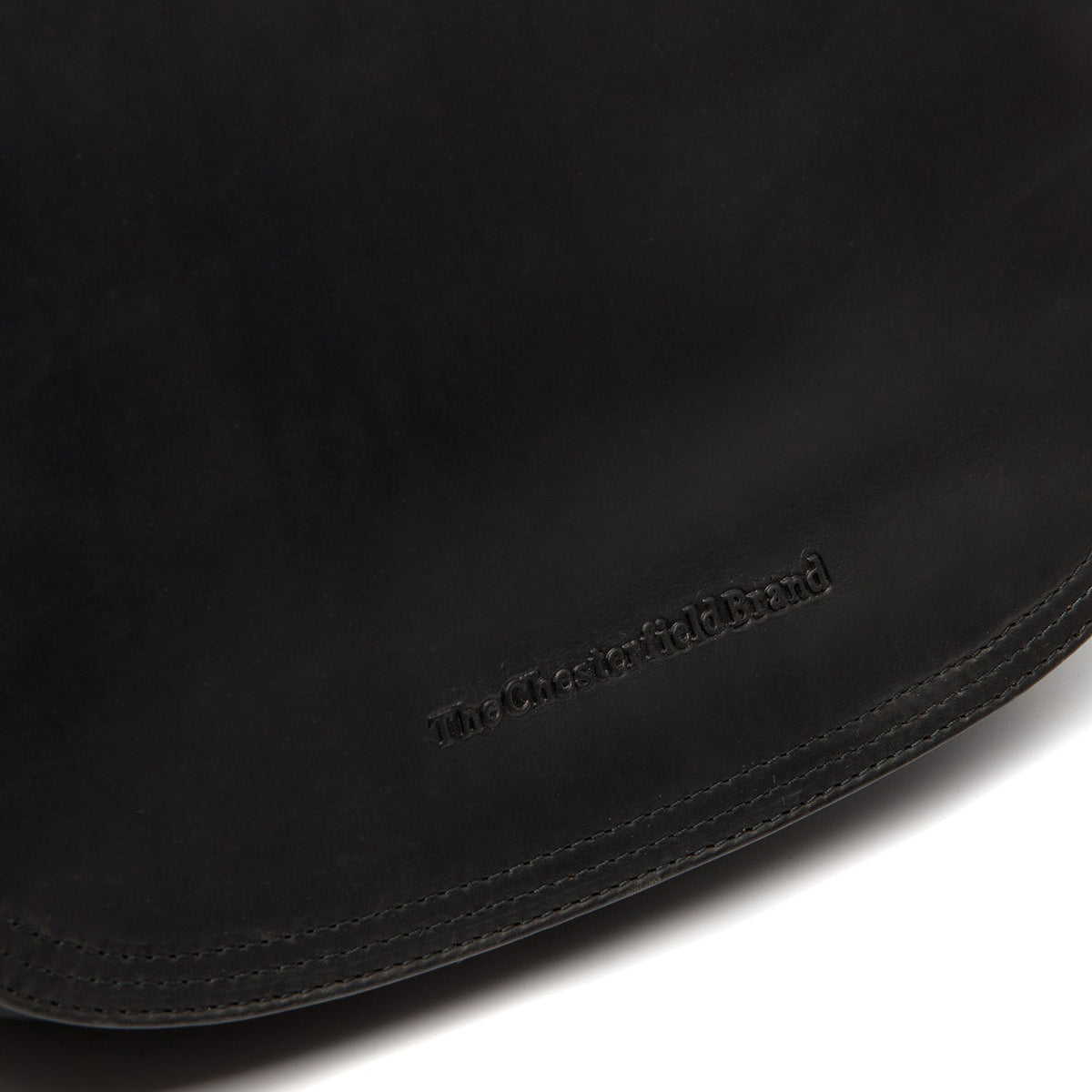 
Solid Antique Brass Hardware & Heavy-Duty Dual Zipper Detail on Everglades Full-Grain Leather Crossbody Bag