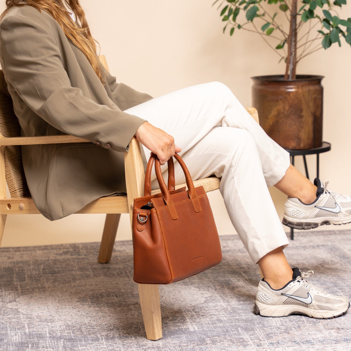 
Garda Full-Grain Leather Handbag – alternate product view 3