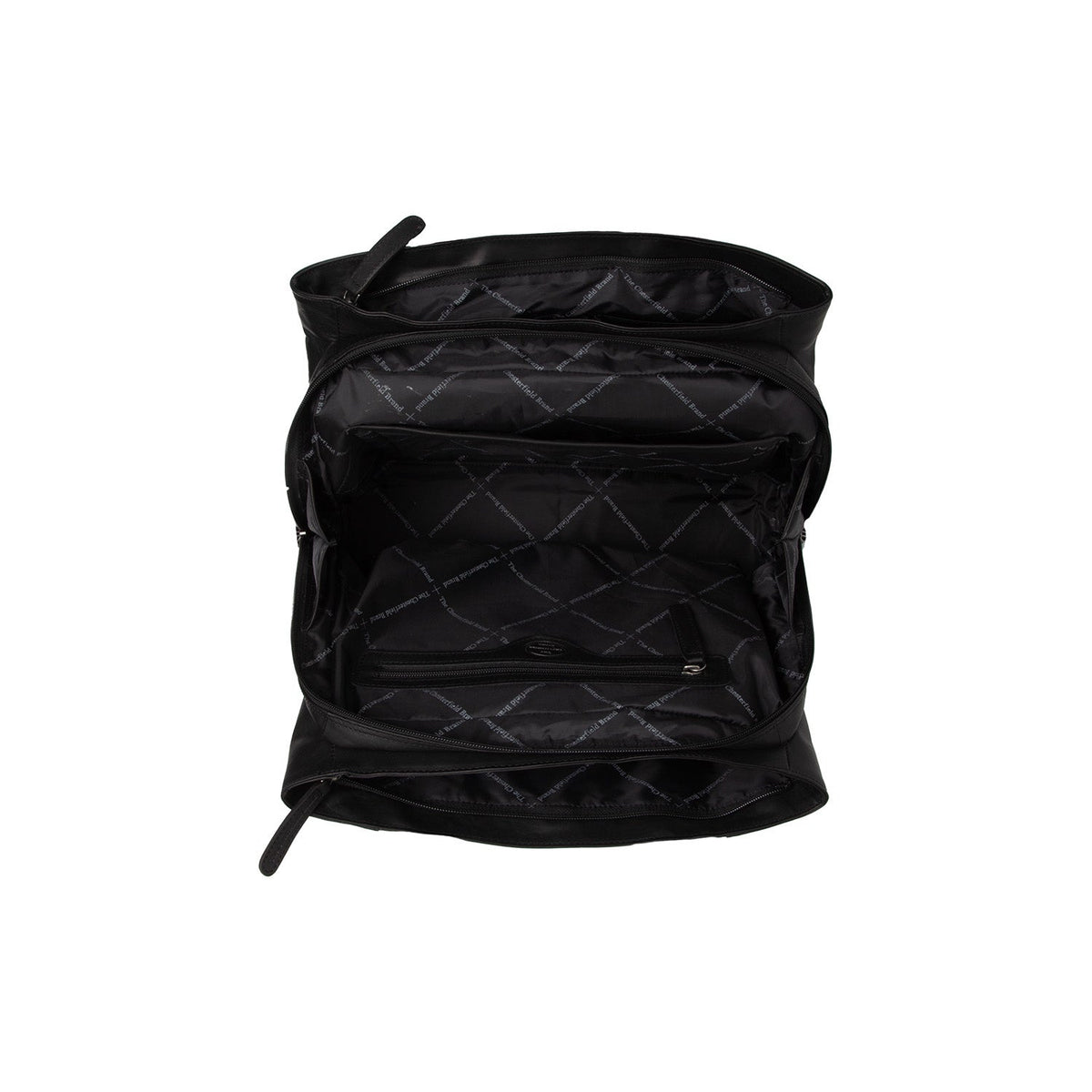 
Close-Up Detail of Classic Collar & Heavy-Duty Zipper Hardware on Passau Full-Grain Leather Handbag