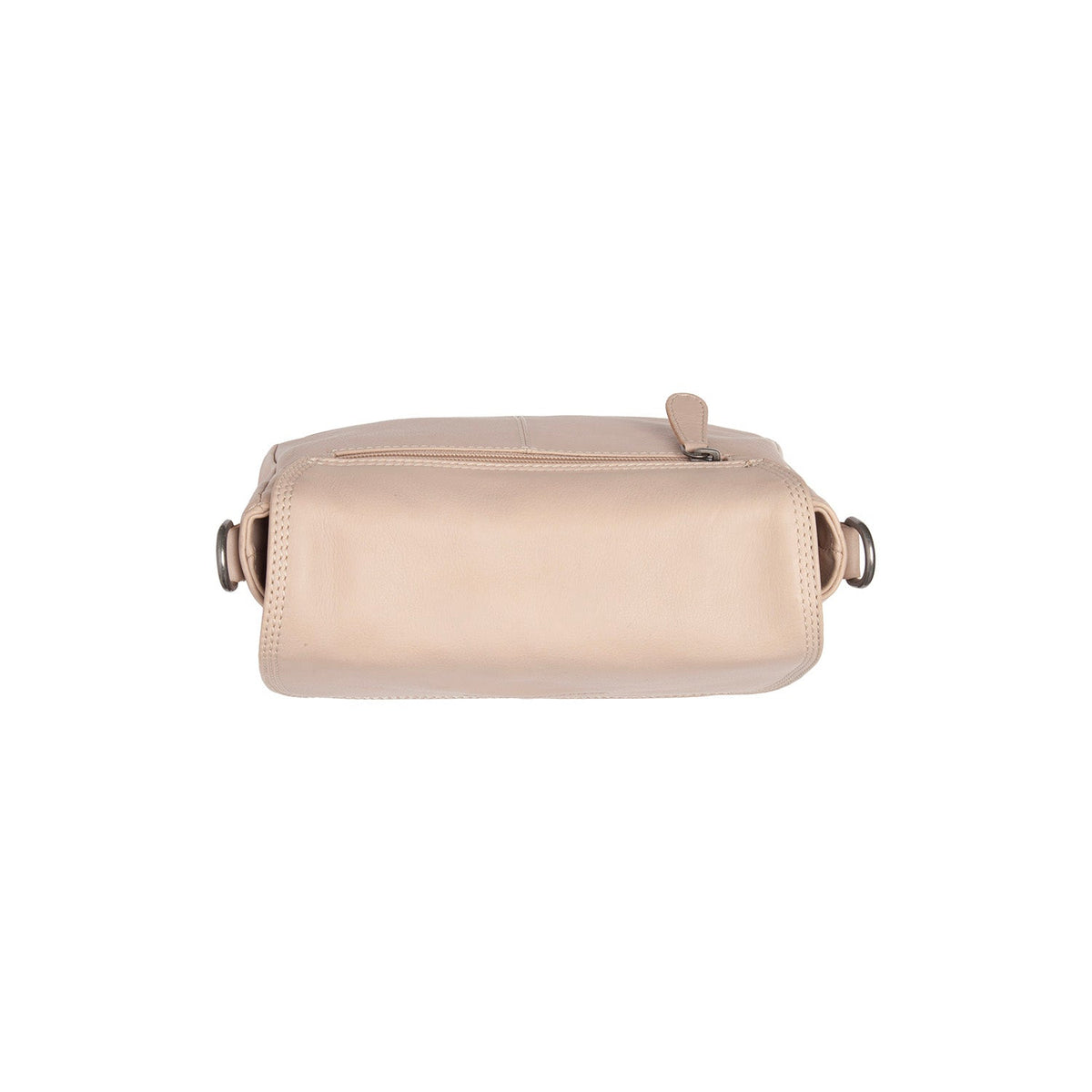 
100% Full-Grain Wax Pull-Up 100% Full-Grain Leather Grain Texture & Handcrafted Patina Detail