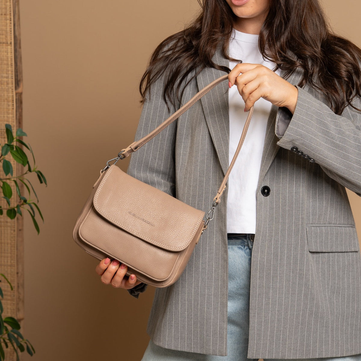 
Miloa Full-Grain Leather Shoulder Bag – alternate product view 3