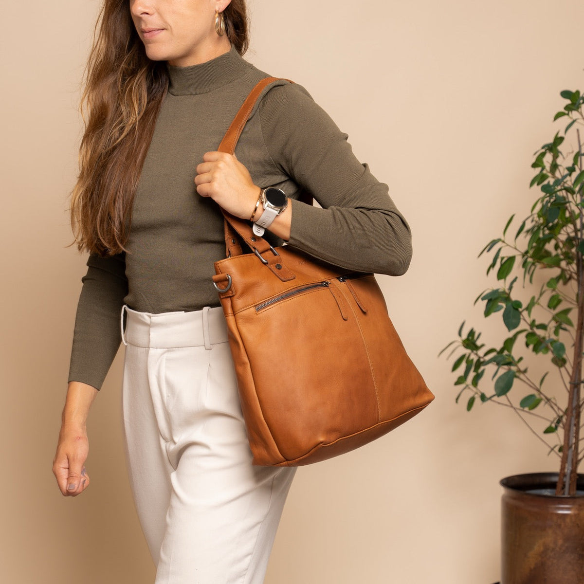 
Rome Full-Grain Leather Shoulder Bag - Structured Side Profile Showing Gusset Depth & Expansion Capacity