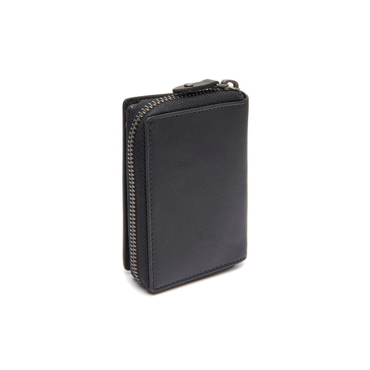 
100% Full-Grain Wax Pull-Up 100% Full-Grain Leather Grain Texture & Handcrafted Patina Detail