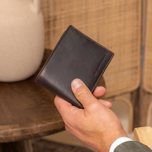 
Everyday Carry Perspective Showing Ergonomic Grab Handle & Strap Comfort