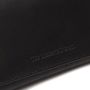 
Everyday Carry Perspective Showing Ergonomic Grab Handle & Strap Comfort