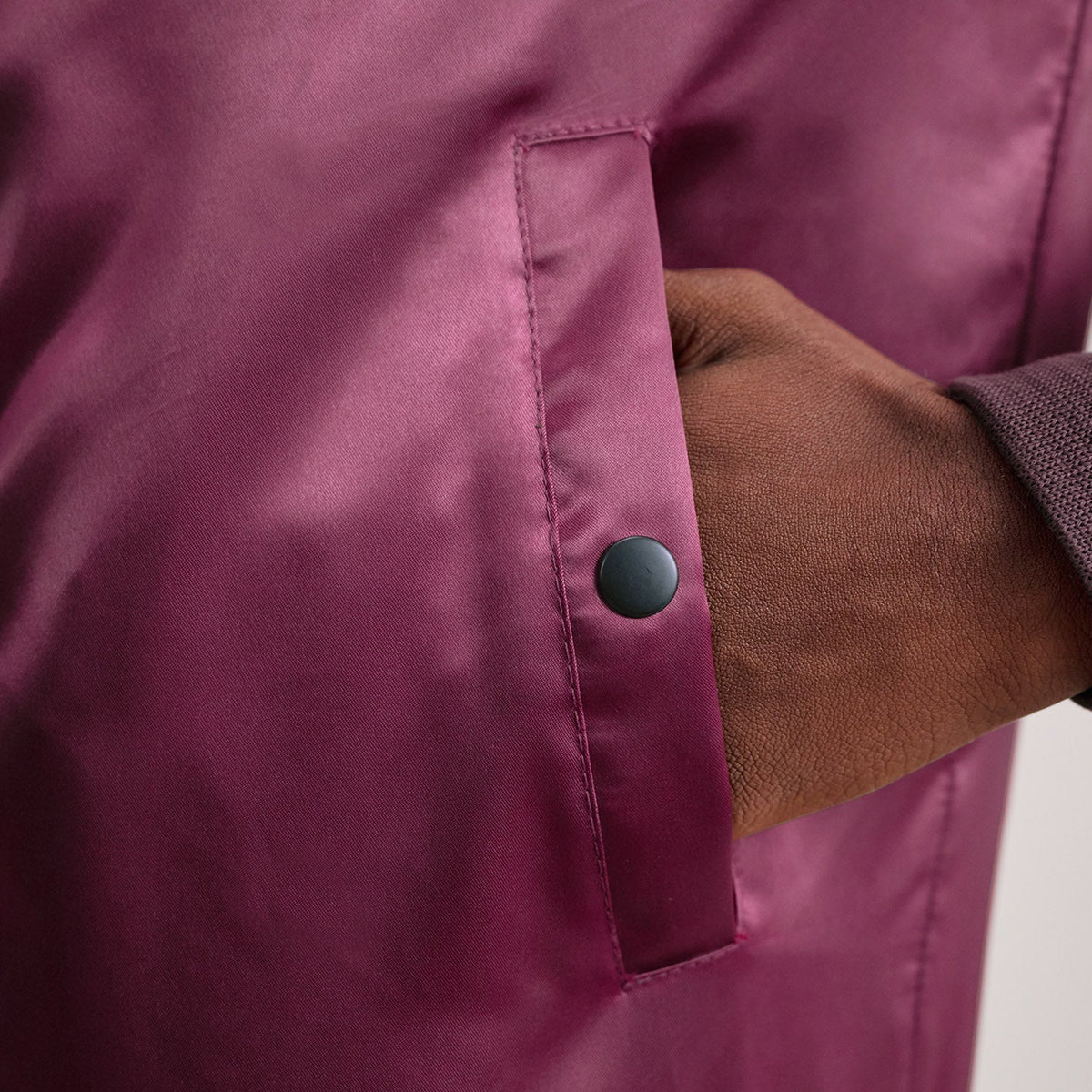 
Interior View Showing Polyester Lining & Dual Inside Utility Storage Pockets