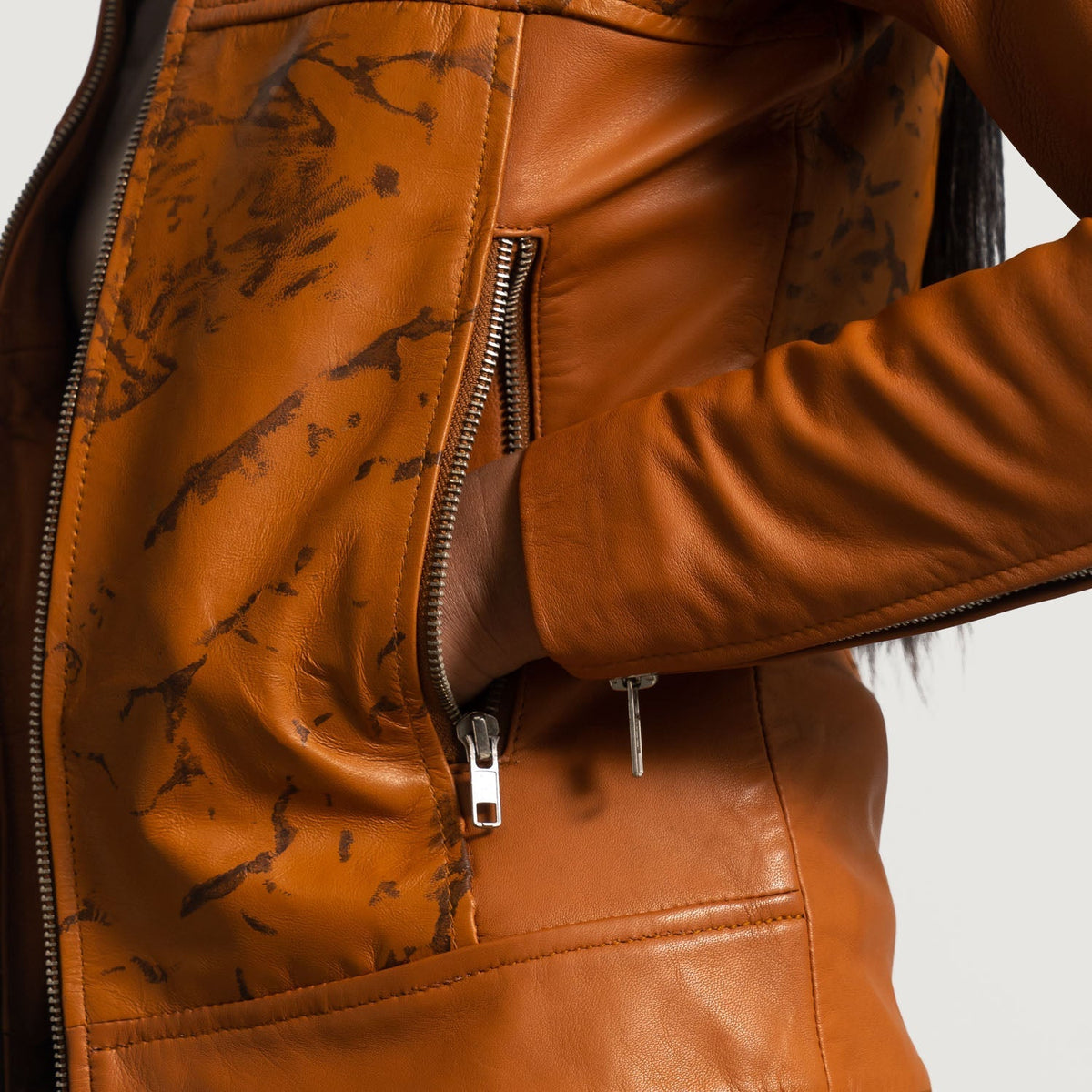 
Authentic Sheepskin Dip &Amp; Dye with Dip & Dye Finish Grain Texture & Heavy-Duty Seam Stitching Detail