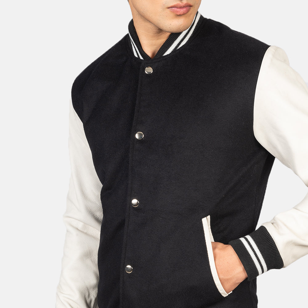 
Interior View Showing Quilted Polyester Lining & Dual Inside Utility Storage Pockets